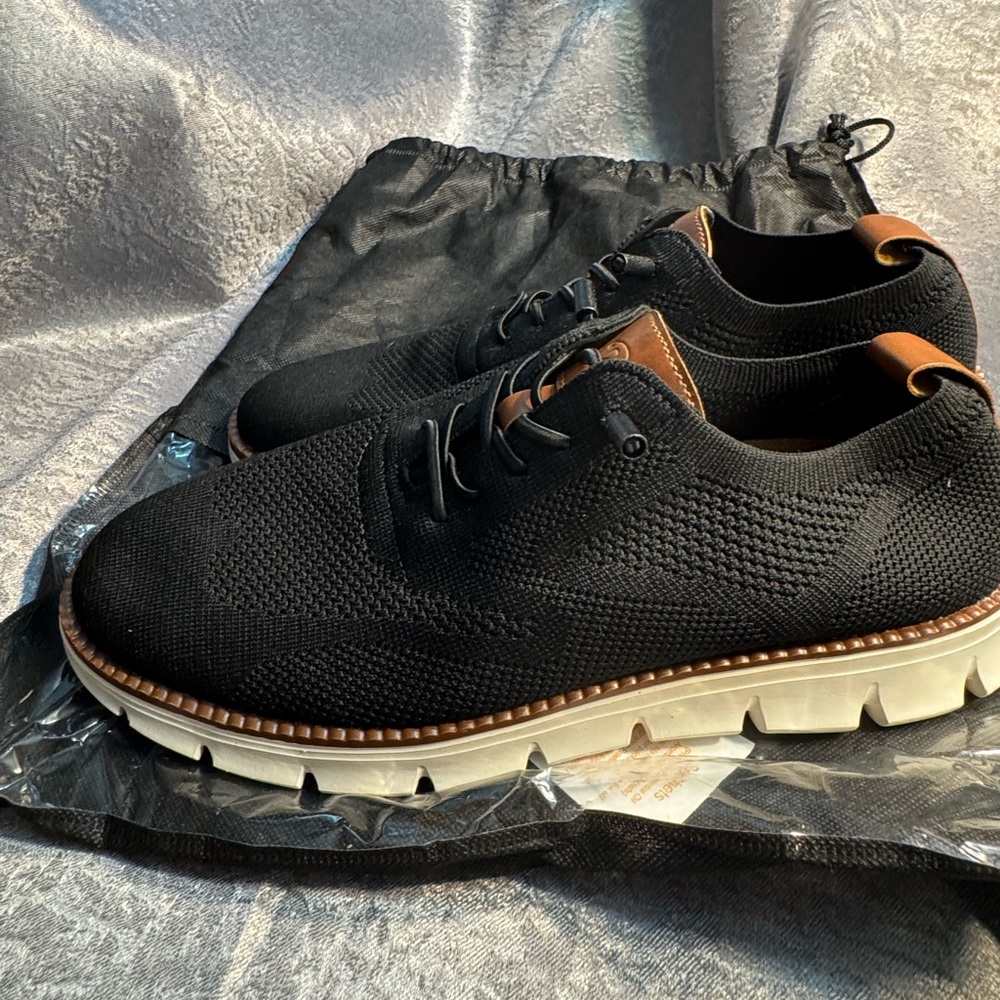 Elegant Black and Brown Knit Oxfords